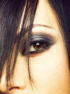 Get the Perfect Cat Eye: Makeup Tutorial for a Timeless Look - Cover Image