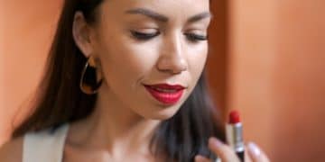 Get the Perfect Red Lip: Long-Lasting Makeup Tutorial - Cover Image