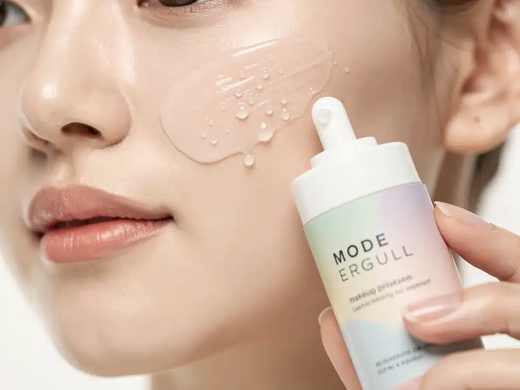 Applying makeup primer for extended wear and smooth skin in 2026